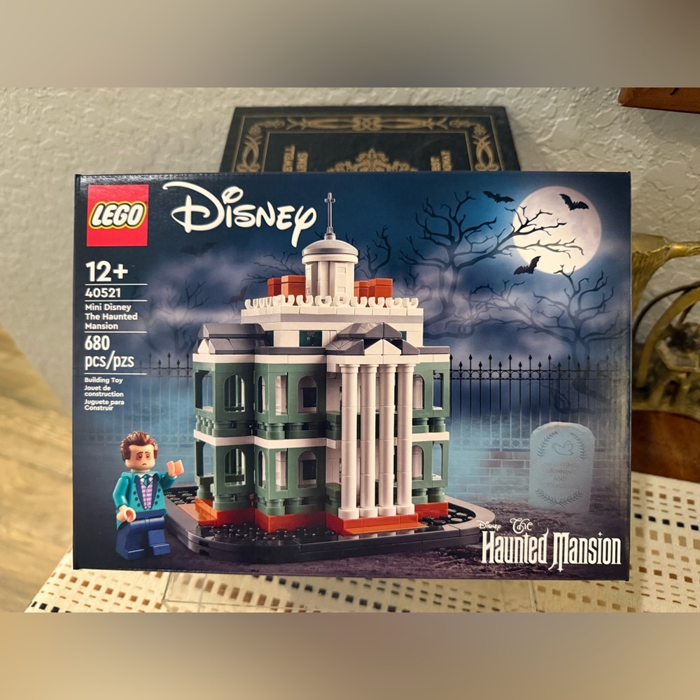New & Sealed LEGO Disney Haunted Mansion Building Set (40521)